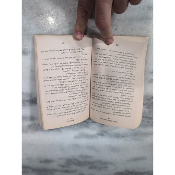 Carol Higgins‎ Clark's Regan Reilly Mystery Bundle: Cursed, Zapped & Wrecked - Picture 9 of 9